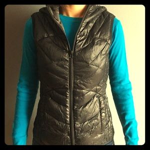 Bernardo packable down hooded vest - black XS